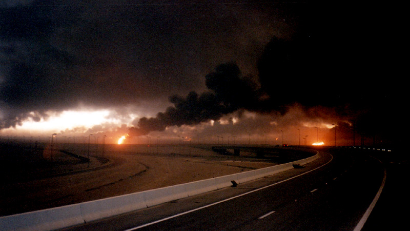 Kuwait Oil fires 1991  (09.30 am!!)